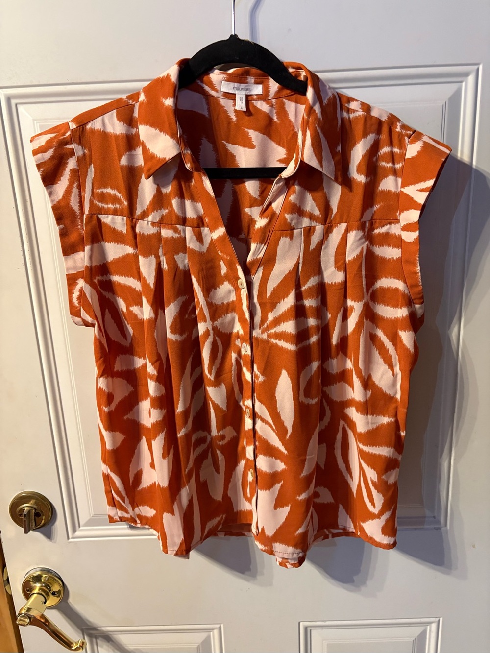 Maurice’s Button Top Size Large